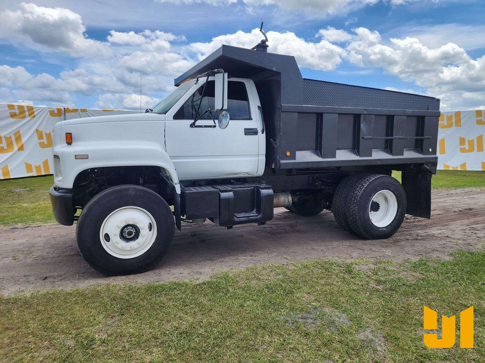 1996 GMC C7 Equipment Image0