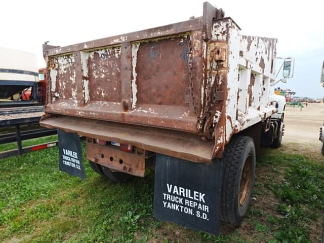 Image of GMC Topkick equipment image 2