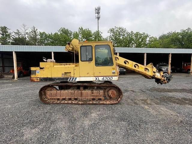 Image of Gradall XL4200 equipment image 1