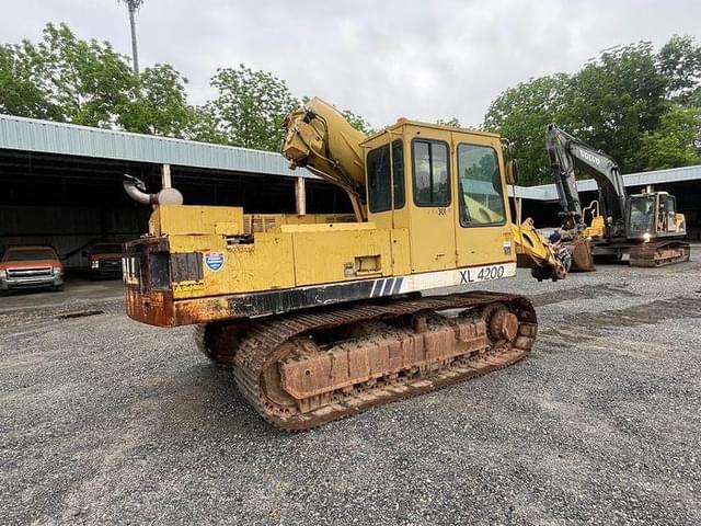 Image of Gradall XL4200 equipment image 3