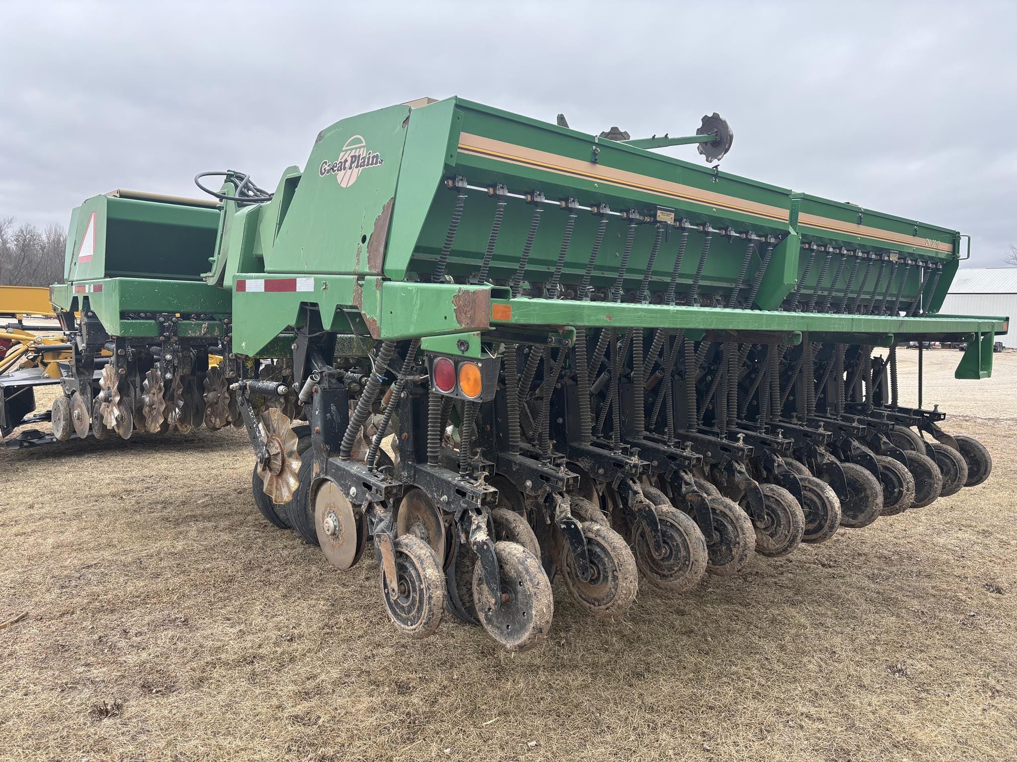 1996 Great Plains 2N-3010 Equipment Image0