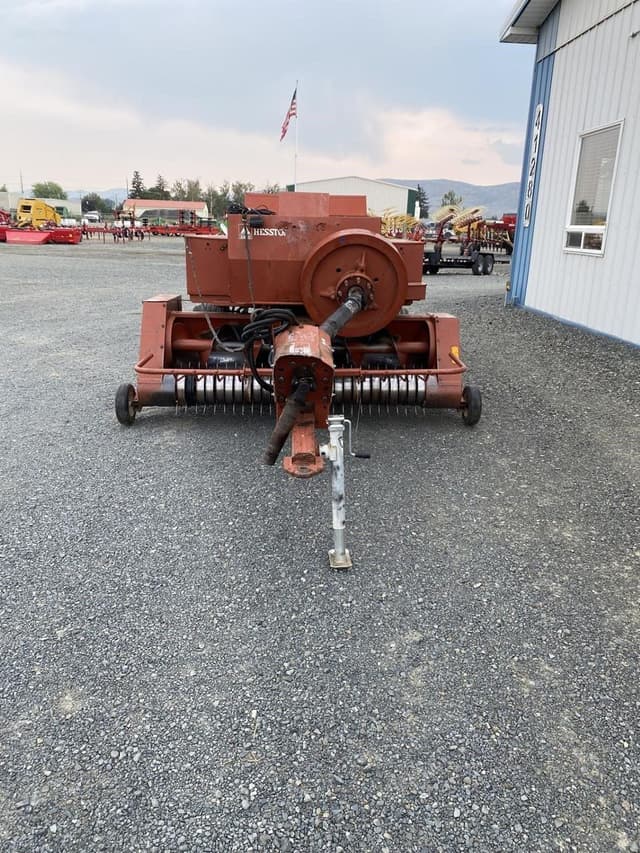 Image of Hesston 4655 equipment image 4