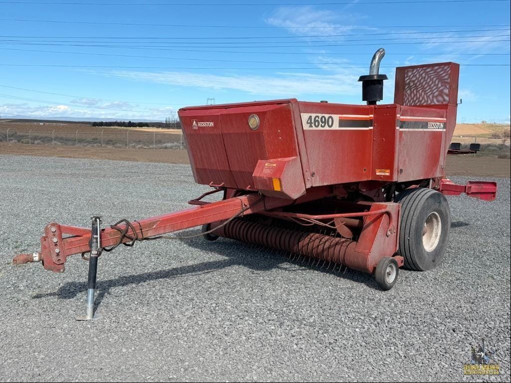 1996 Hesston 4690 Equipment Image0