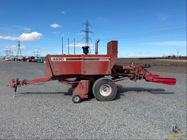 Image of Hesston 4690 equipment image 1
