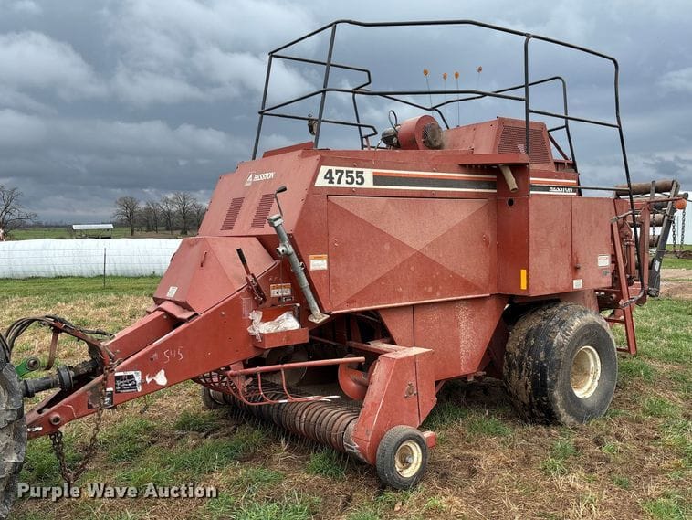 1996 Hesston 4755 Equipment Image0