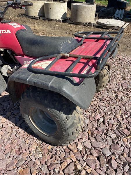 Image of Honda TRX300 equipment image 4