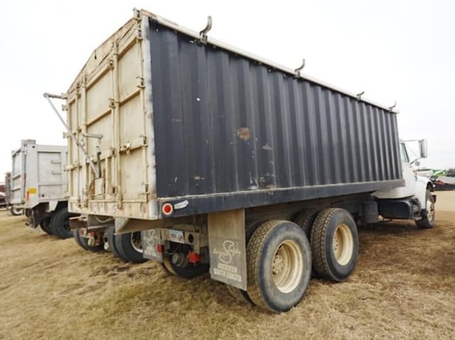 Image of International 4900 equipment image 2