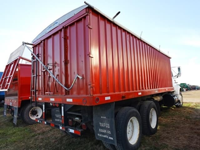 Image of International 8100 equipment image 1