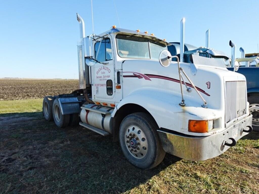 1996 International 9600 Equipment Image0