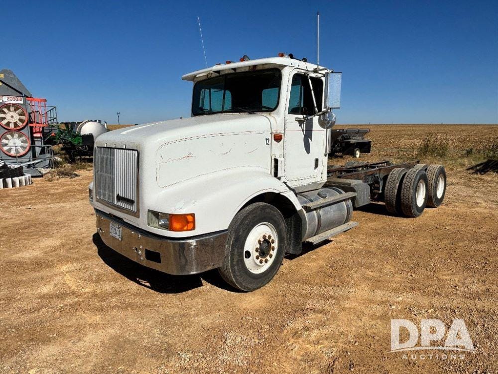 1996 International 9200 Equipment Image0