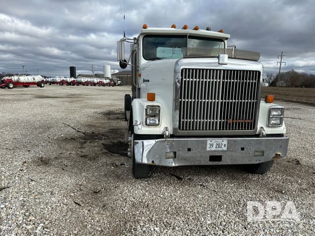 Image of International 9300 equipment image 4