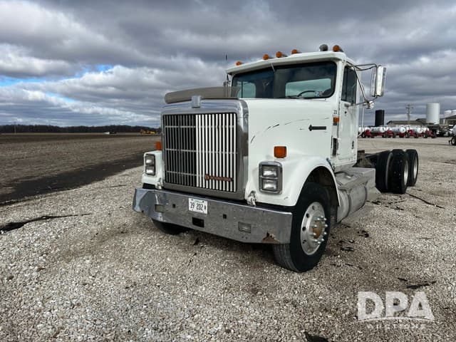 Image of International 9300 equipment image 1