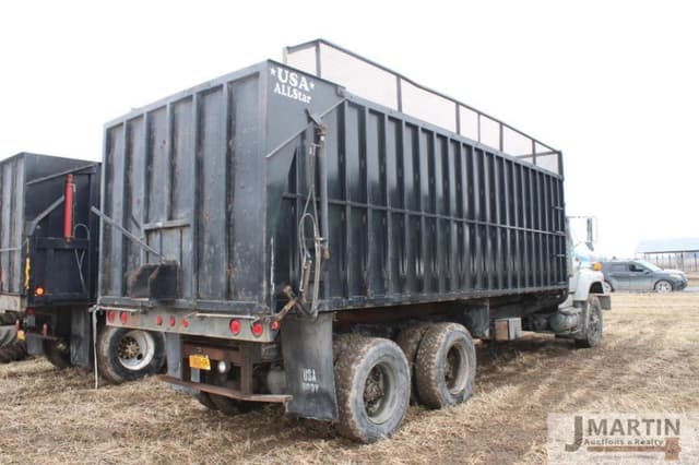 Image of International Navistar equipment image 2
