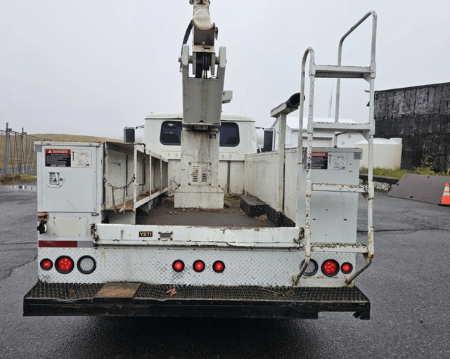 Image of International 4700 equipment image 4