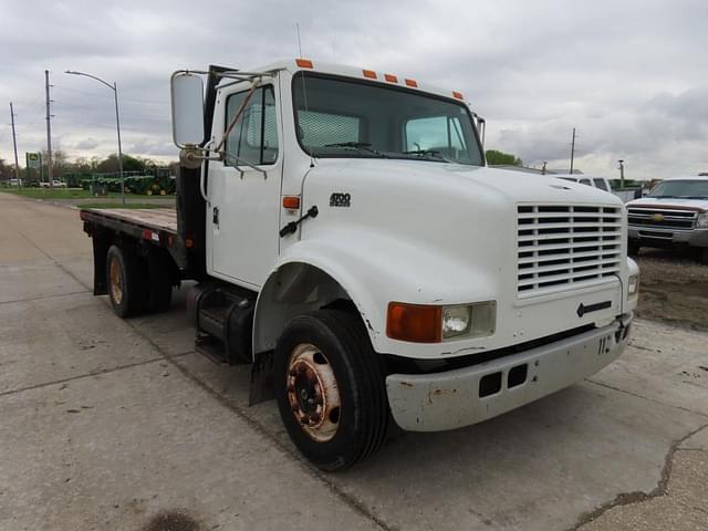 Image of International 4700 equipment image 3