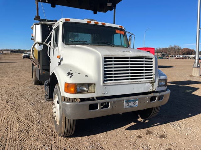 Image of International 4700 equipment image 4