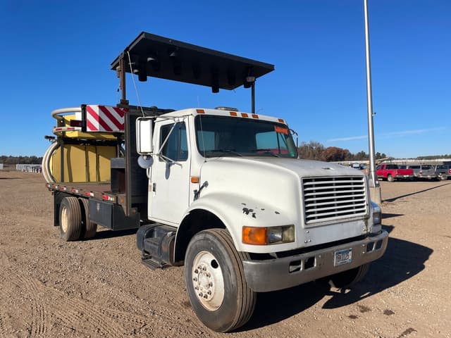 Image of International 4700 equipment image 3