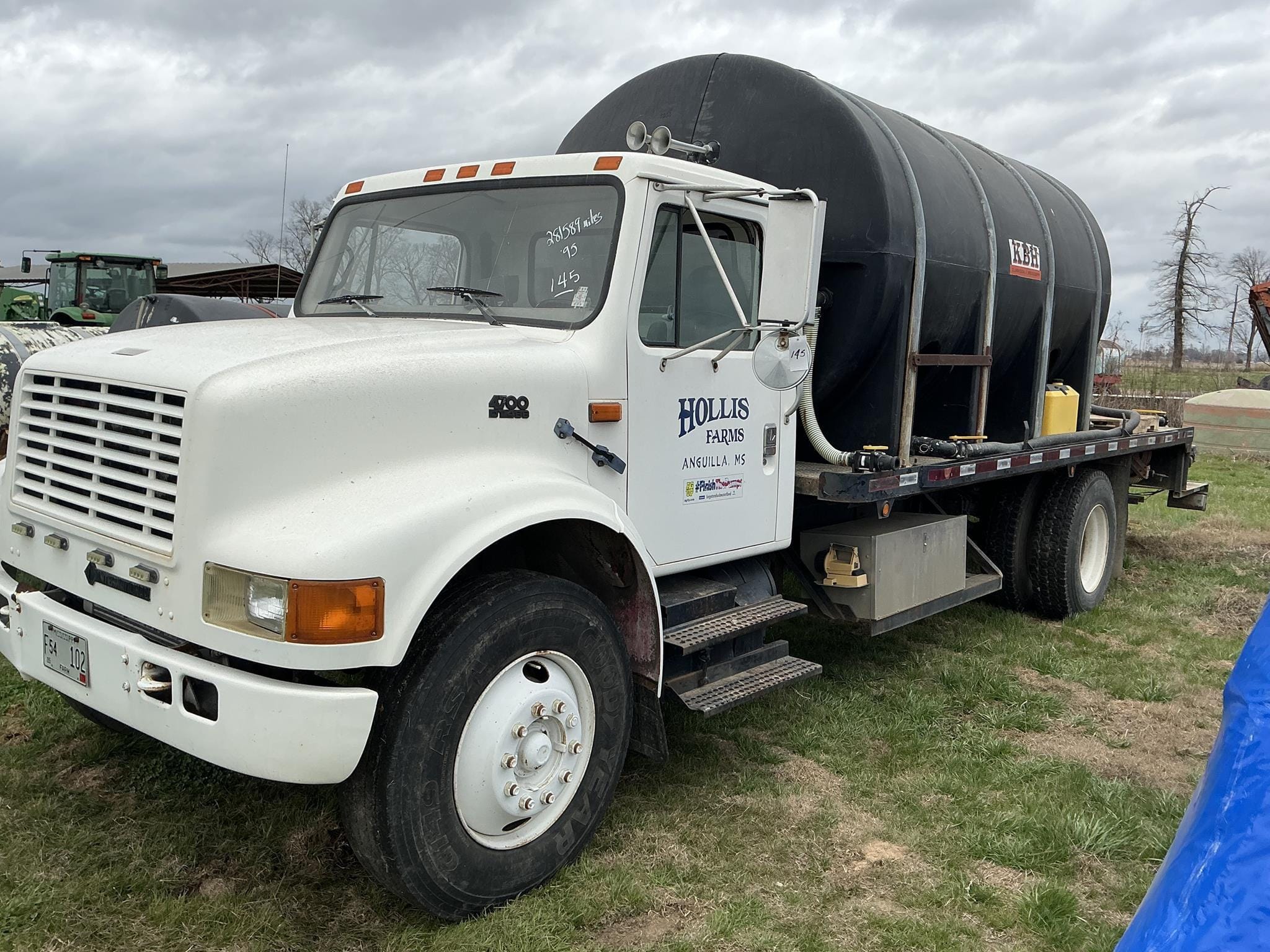 1996 International 4700 Equipment Image0