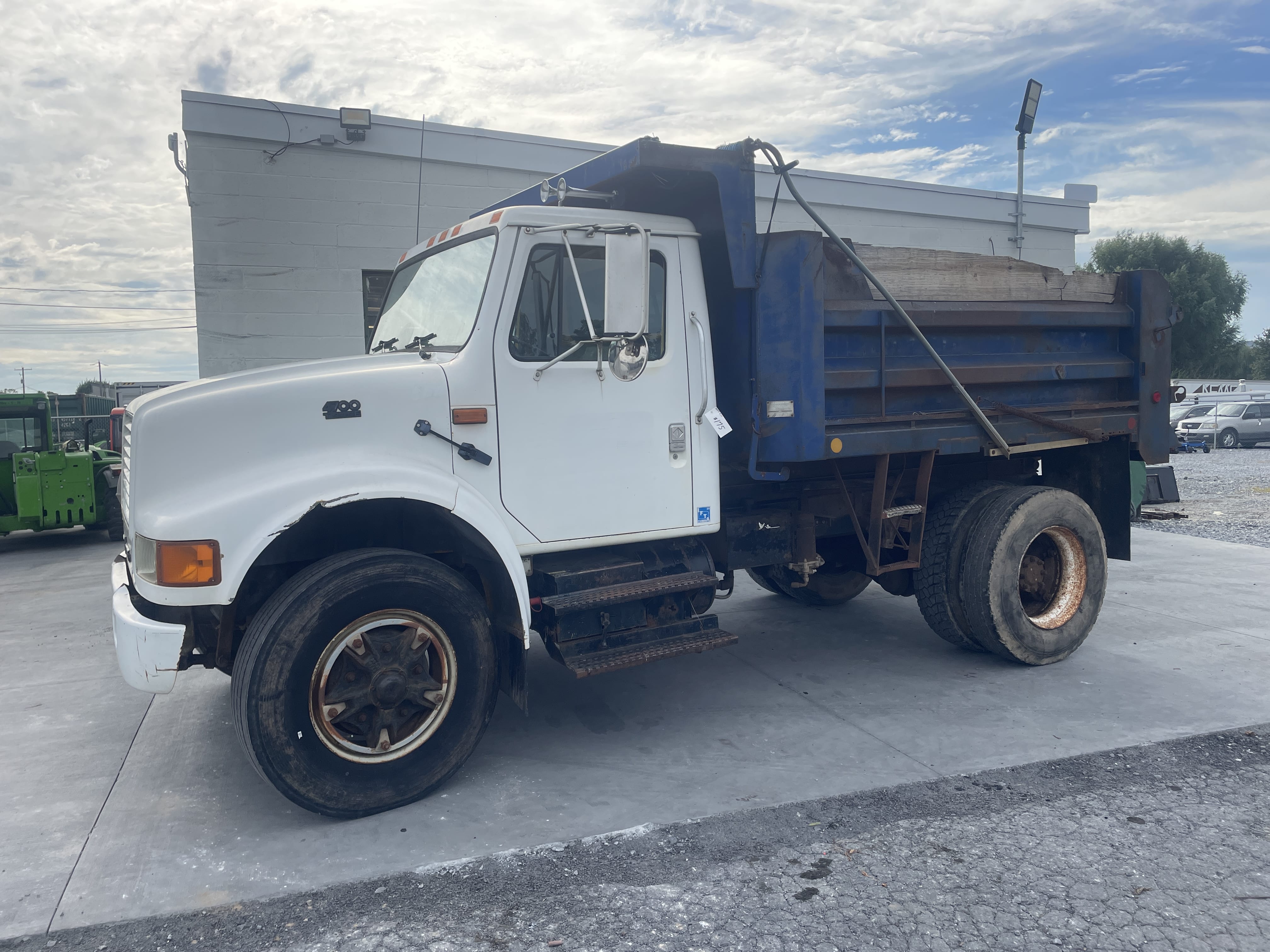 1996 International 4700 Equipment Image0