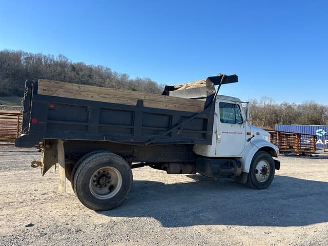 Image of International 4700 equipment image 3