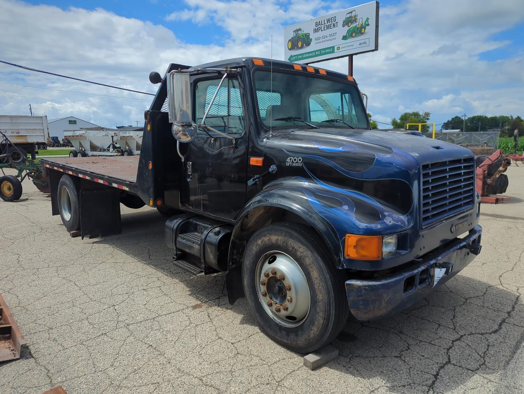 1996 International 4700 Equipment Image0
