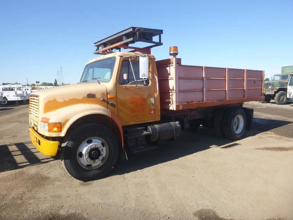 1996 International 4700 Equipment Image0