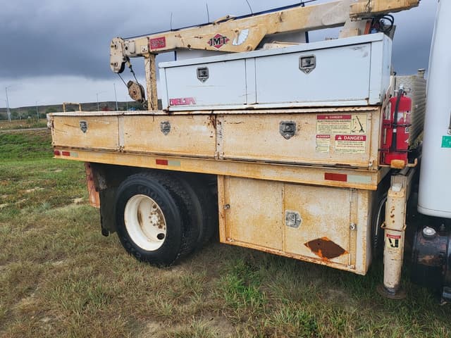 Image of International 4700 equipment image 3