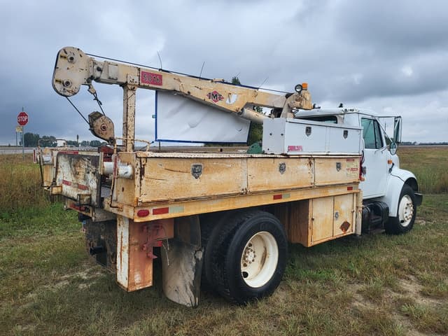 Image of International 4700 equipment image 1