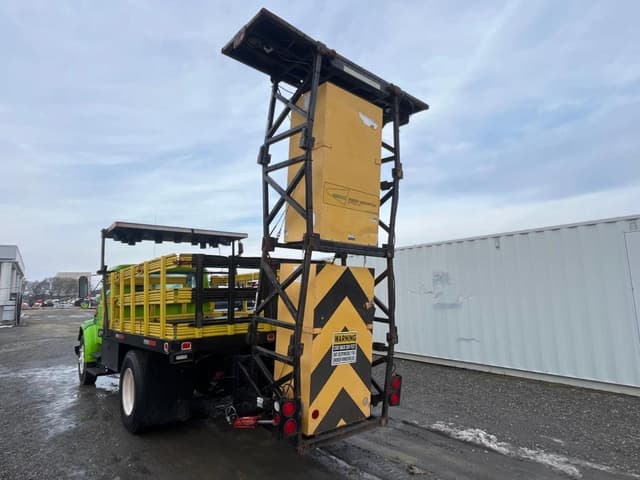 Image of International 4700 equipment image 4