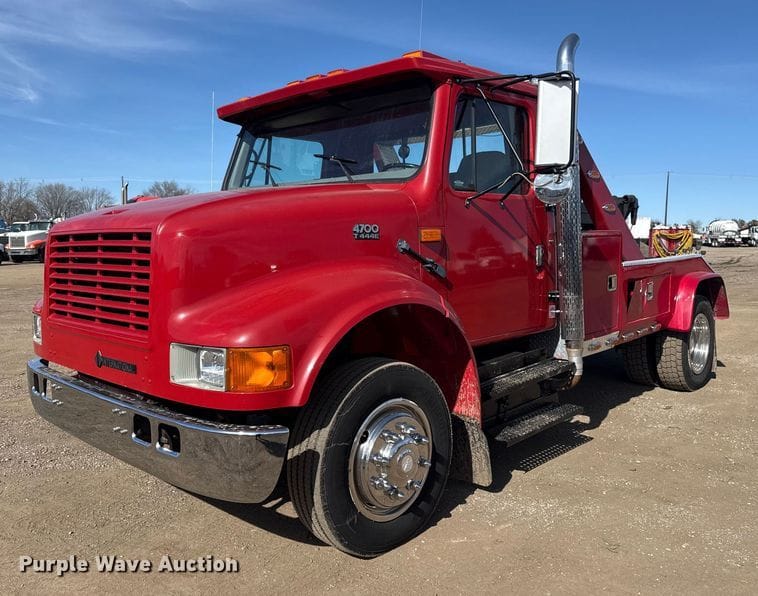 1996 International 4700 Equipment Image0