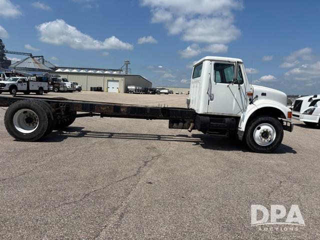 Image of International 4700 equipment image 3