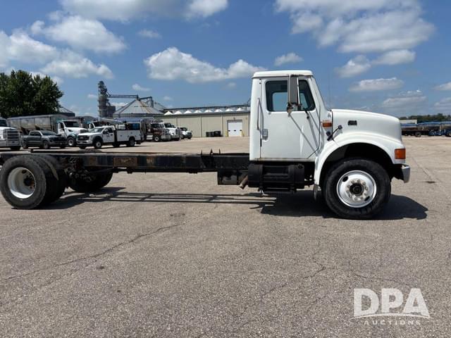 Image of International 4700 equipment image 2