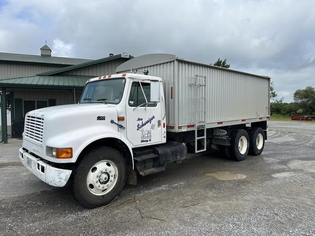 Image of International 4900 equipment image 1