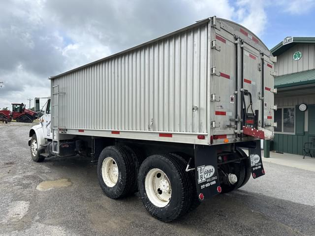 Image of International 4900 equipment image 3