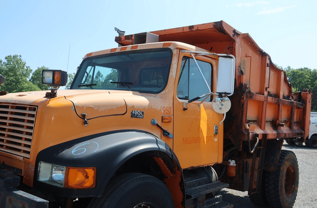 Image of International 4900 equipment image 2