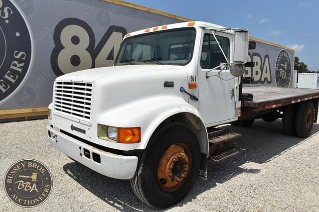 Image of International 4900 equipment image 3