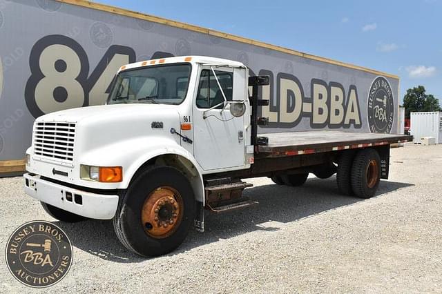 Image of International 4900 equipment image 1