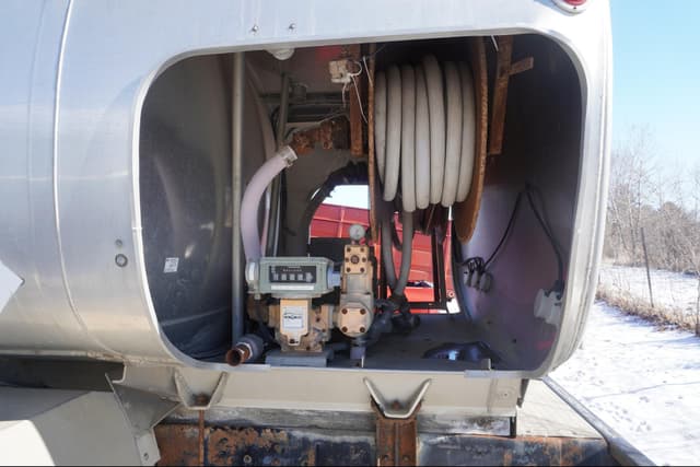 Image of International 4900 equipment image 2