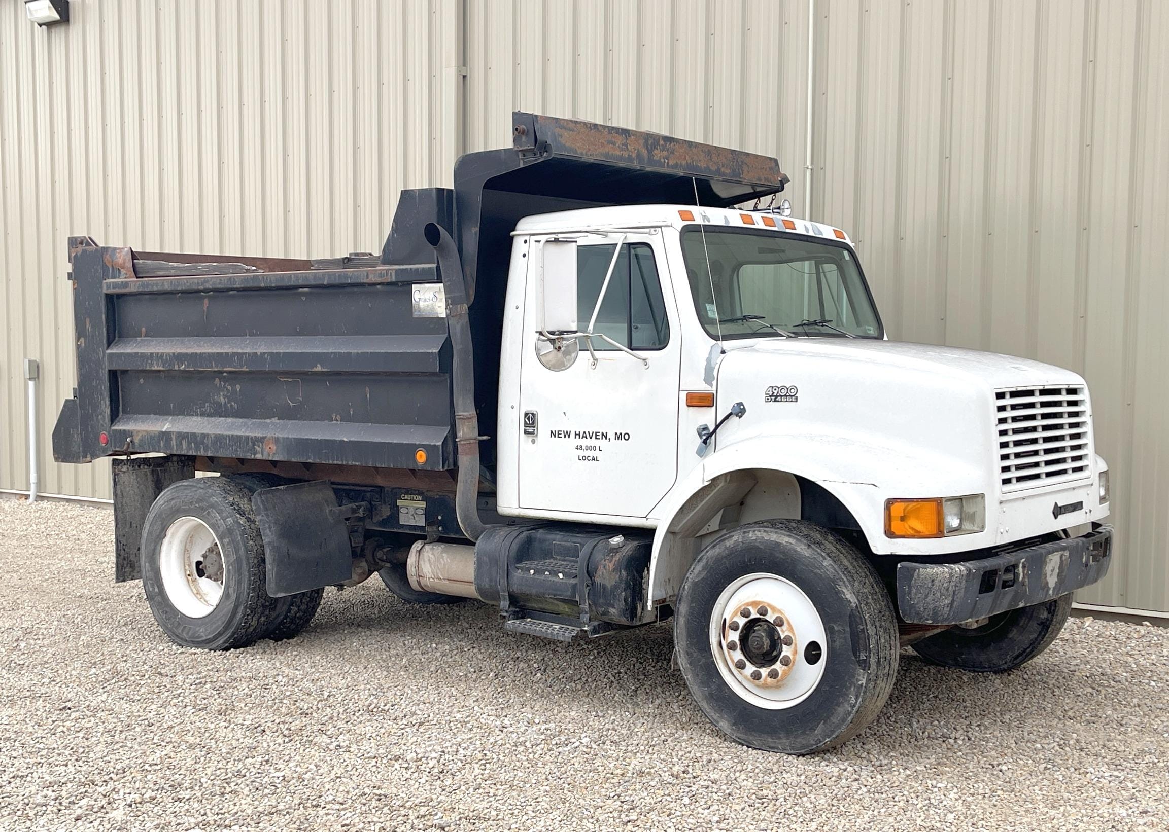 Main image International 4900