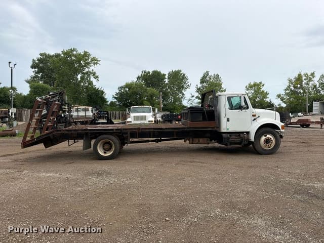 Image of International 4900 equipment image 3
