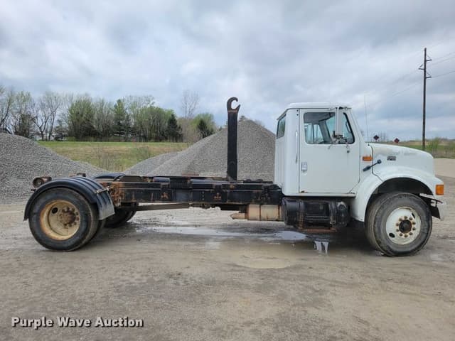 Image of International 4900 equipment image 3