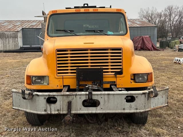 Image of International 4900 equipment image 1