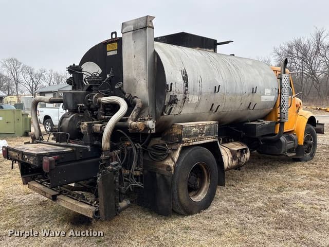 Image of International 4900 equipment image 4