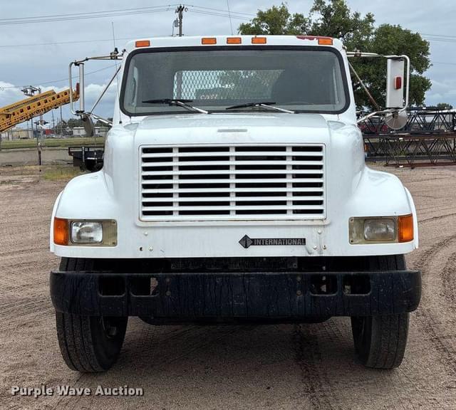 Image of International 4900 equipment image 1