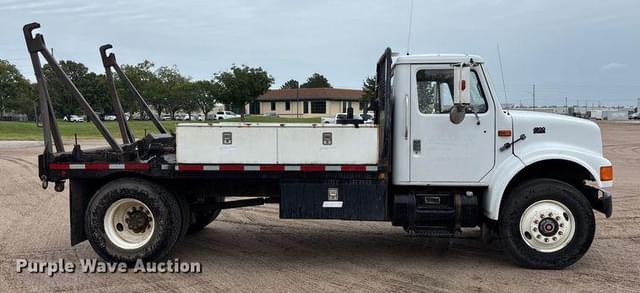 Image of International 4900 equipment image 3
