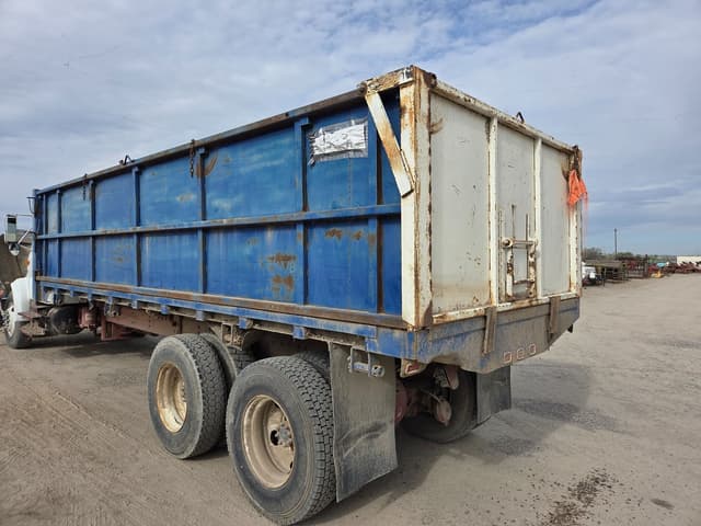 Image of International 4900 equipment image 3