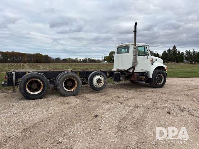 Image of International 4900 equipment image 4