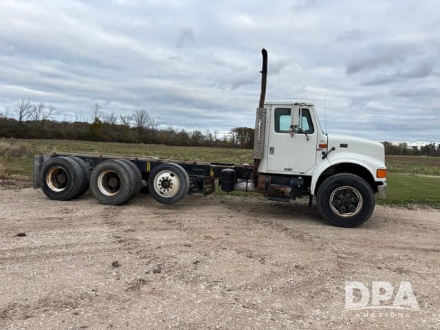 Image of International 4900 equipment image 2