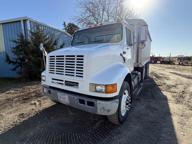 Image of International 8100 equipment image 1