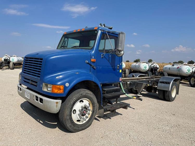 1996 International 8100 Equipment Image0